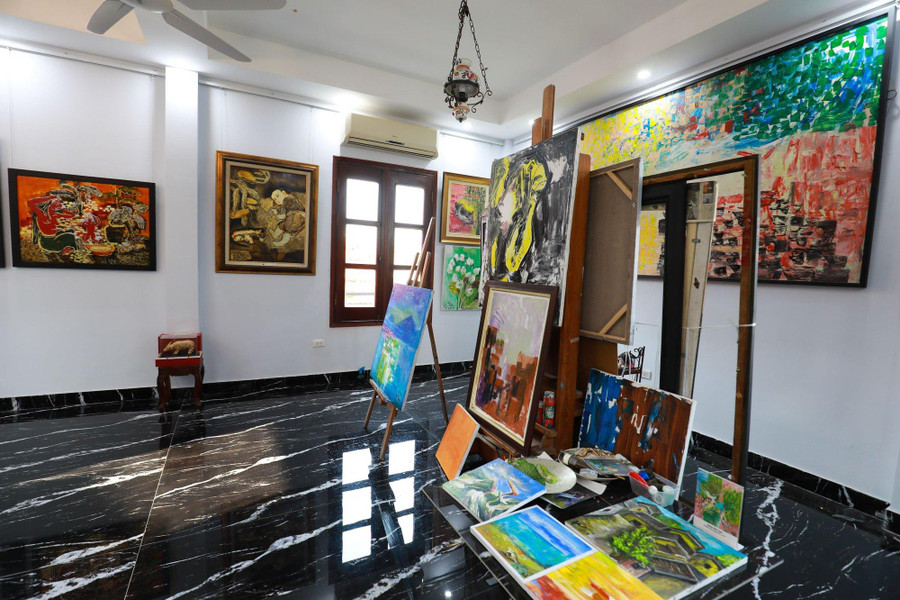 Một góc nghệ thuật Văn Dương Thành tại nhà riêng ngõ 210 Nghi Tàm. Một góc nghệ thuật Văn Dương Thành tại nhà riêng ngõ 210 Nghi Tàm.