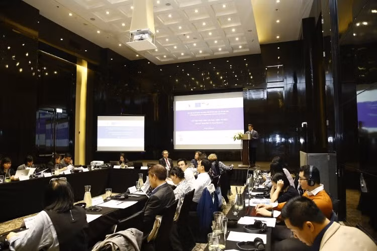 Ông Rui Ludovido chia sẻ kinh nghiệm thế giới trước khi áp dụng dự án tái chế rác tại Việt Nam.