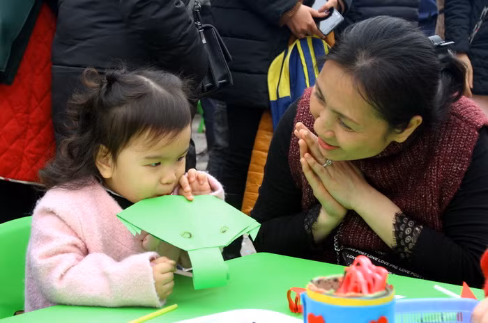 Hình ảnh ngộ nghĩnh của trẻ Mầm non trải nghiệm ngày hội STEM