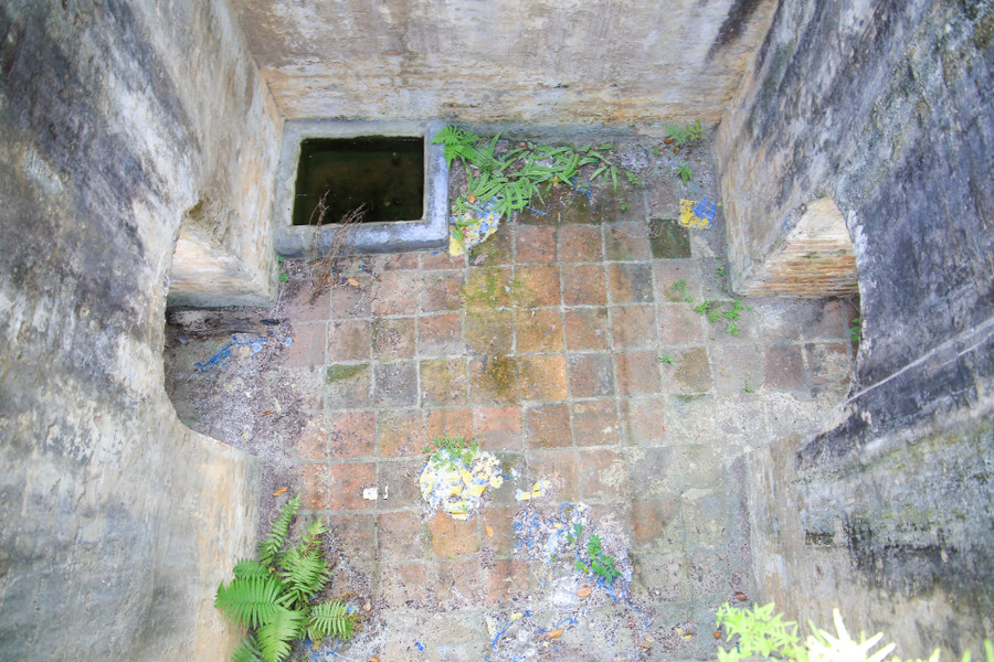 Bên trong chuồng hổ của đấu trường.