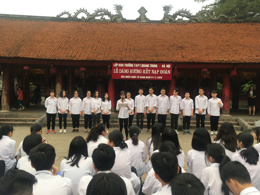 Chương trình kết nạp Đoàn của HS Trường THPT Quang Trung Chương trình kết nạp Đoàn của HS Trường THPT Quang Trung