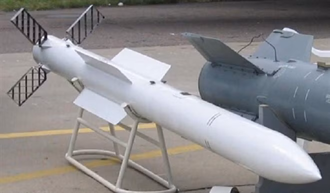 Tên lửa không đối không tầm trung R-77.