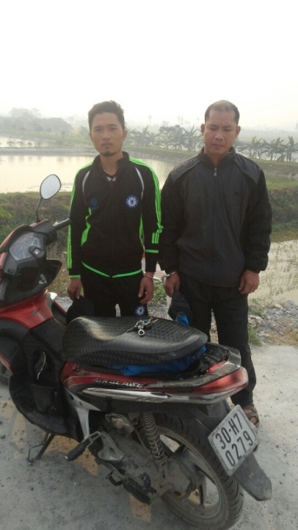 Đối tượng Sứ và Toàn bị tạm giữ ngay tại chốt Y11/141 Đối tượng Sứ và Toàn bị tạm giữ ngay tại chốt Y11/141