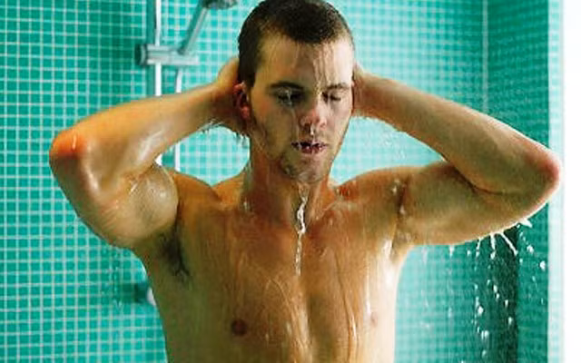 Trời lạnh buốt, tắm bao nhiêu lần/tuần là vừa?