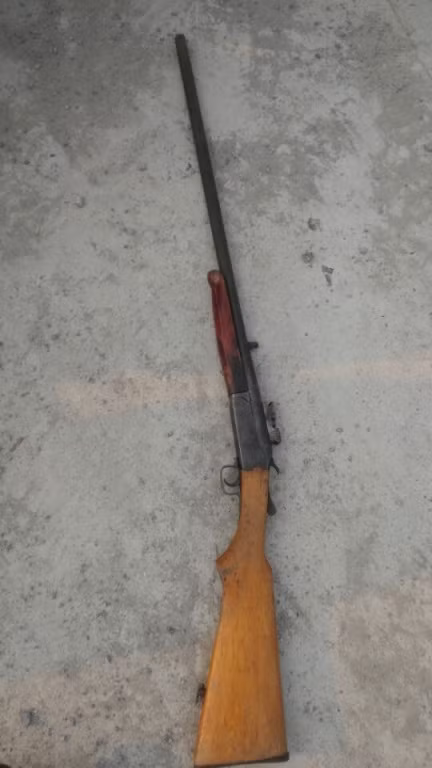 Trai làng mang súng hoa cải đi chơi đụng cảnh sát 141