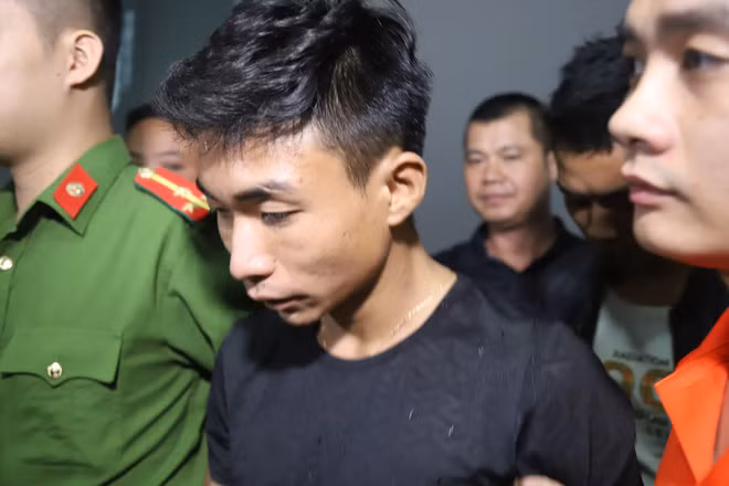 2 nghi phạm sát hại nam sinh chạy Grab tỏ ra bình thản, quanh co chối tội sau khi bị bắt - Ảnh 3.