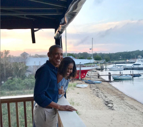 Kỷ niệm 27 năm ngày cưới, vợ chồng Barack Obama đăng ảnh gây sốt ảnh 1 Kỷ niệm 27 năm ngày cưới, vợ chồng Barack Obama đăng ảnh gây sốt ảnh 1