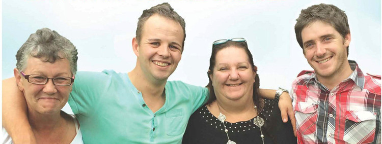 Sandy, Gavin, Megs và Robin trong một cuộc gặp năm 2016. Sandy, Gavin, Megs và Robin.