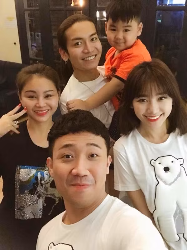 Nhom ban than nhieu ca si, dien vien noi tieng cua Tran Thanh hinh anh 9 