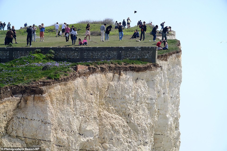 Vách đá cao 121m Seven Sisters Vách đá cao 121m Seven Sisters