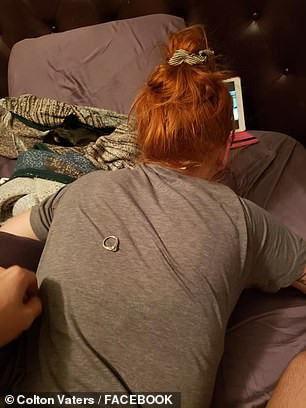 Chiếc nhẫn trên lưng mà Danielle không hề biết Chiếc nhẫn trên lưng mà Danielle không hề biết