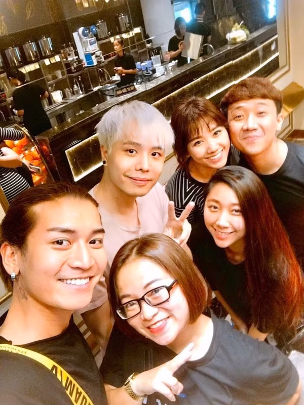 Nhom ban than nhieu ca si, dien vien noi tieng cua Tran Thanh hinh anh 6 