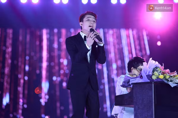 Sơn Tùng M-TP nhảy tưng tưng như đứa trẻ sau khi song ca với Thu Phương - Ảnh 6.