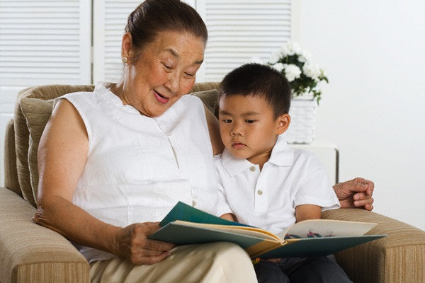 Choáng váng vì cách dạy cháu đích tôn của bố mẹ chồng