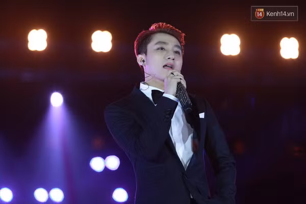 Sơn Tùng M-TP "nhảy tưng tưng" như đứa trẻ sau khi song ca với Thu Phương