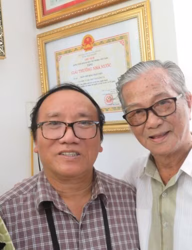 Nhạc sĩ Trần Viết Bính và nhà thơ Trần Đăng Khoa.