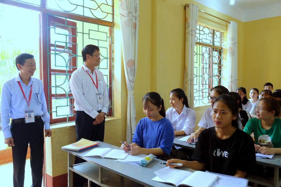 Thứ trưởng Lê Hải An động viên, khích lệ tinh thần học sinh tại Trường THPT Phương Sơn trước thềm kỳ thi THPT quốc gia năm 2019 Thứ trưởng Lê Hải An động viên, khích lệ tinh thần học sinh tại Trường THPT Phương Sơn trước thềm kỳ thi THPT quốc gia năm 2019