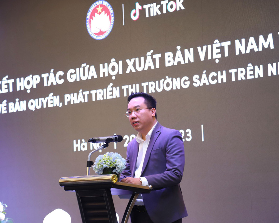 Thúc đẩy văn hoá đọc, ‘dẹp nạn’ sách giả qua mạng xã hội