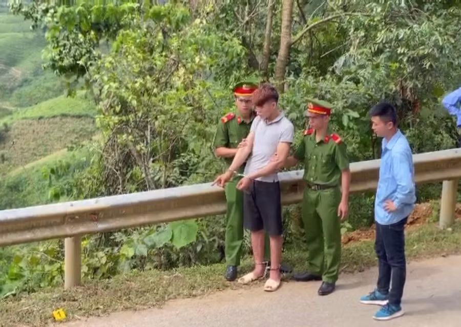 Đối tượng Huy tại hiện trường xảy ra vụ cướp.