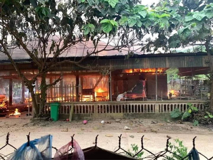 Ngôi nhà của ông Lĩnh cháy dữ dội, gây thiệt hại khoảng 500 triệu đồng