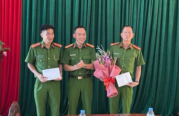 Lãnh đạo Công an huyện Vân Hồ biểu dương các đơn vị bắt giữ thành công đối tượng.