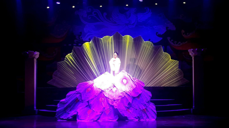 Vở diễn được đánh giá thành công trên nhiều phương diện - từ diễn viên cho tới đạo diễn, âm nhạc, ánh sáng… Vở diễn được đánh giá thành công trên nhiều phương diện - từ diễn viên cho tới đạo diễn, âm nhạc, ánh sáng…