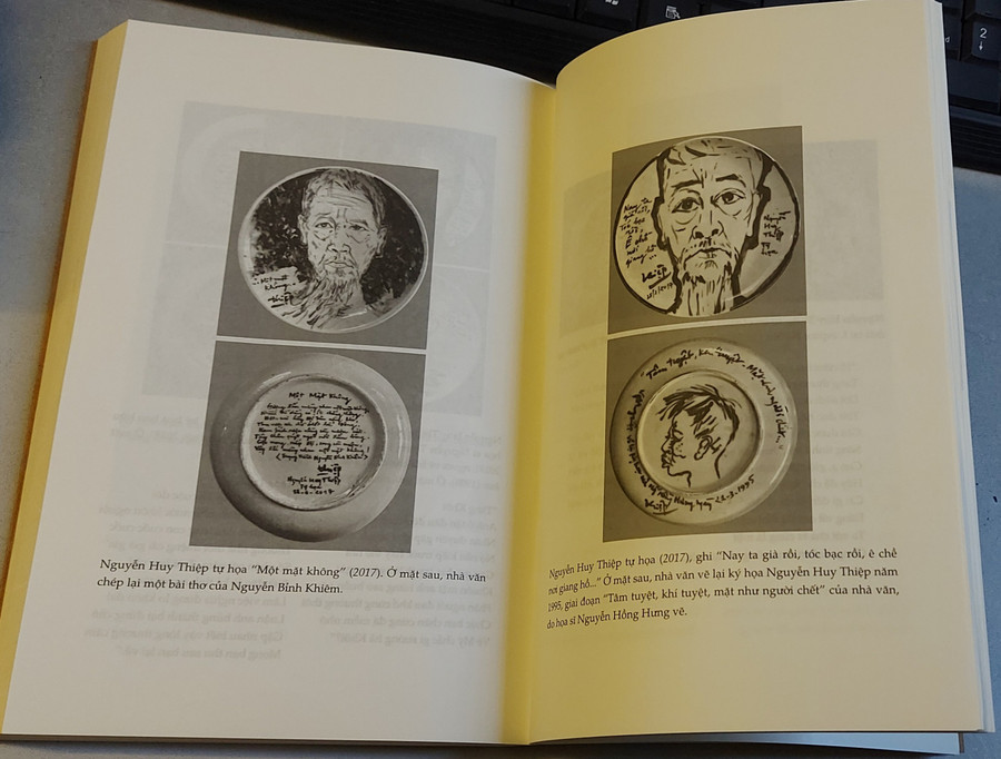 Chân dung tự họa trên gốm của nhà văn Nguyễn Huy Thiệp được in trên sách. Ảnh: Bình Thanh Chân dung tự họa trên gốm của nhà văn Nguyễn Huy Thiệp được in trên sách. Ảnh: Bình Thanh