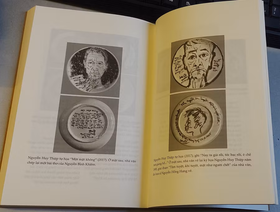 Chân dung tự họa trên gốm của nhà văn Nguyễn Huy Thiệp được in trên sách. Ảnh: Bình Thanh