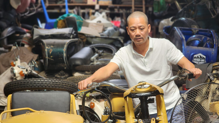 Đạo diễn Bình Trọng.