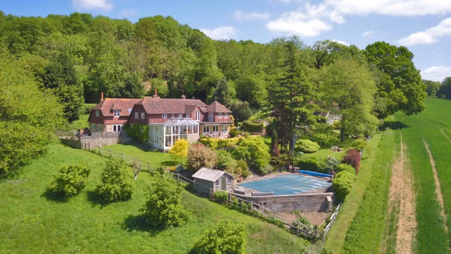 Giá bất động sản nông thôn một số nơi còn cao hơn thành phố.