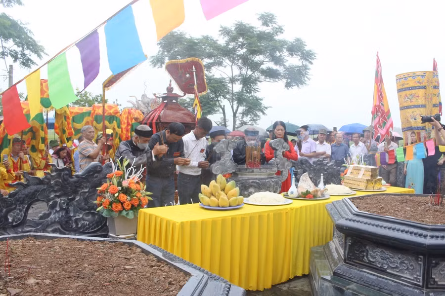 Khu lăng mộ Nguyễn tộc lục chi ở Vụ Bản (Nam Định).