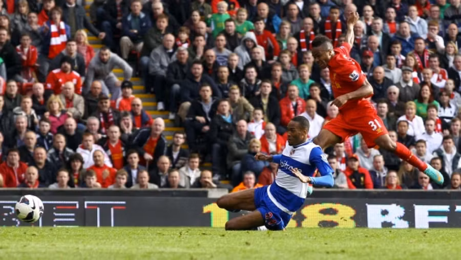 Sterling ghi bàn cho Liverpool trước Reading vào tháng 10/ 2012. Sterling ghi bàn cho Liverpool trước Reading vào tháng 10/ 2012.