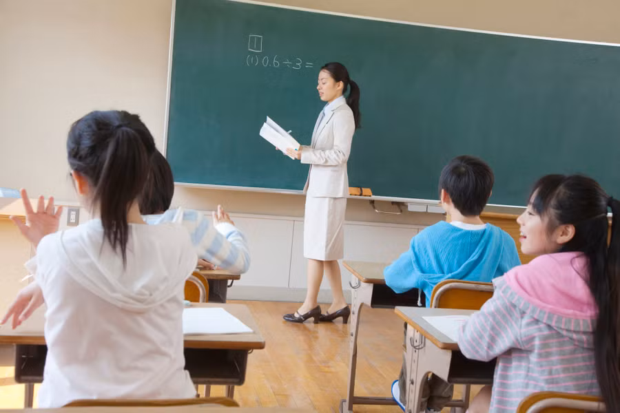 Nhiều giáo viên Nhật Bản phải làm việc quá số giờ quy định.