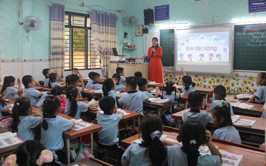 Tại Trường Tiểu học Lương Thế Vinh (quận Gò Vấp) phụ huynh có nhu cầu nhà trường sẽ mua sách hộ. Tại Trường Tiểu học Lương Thế Vinh (quận Gò Vấp) phụ huynh có nhu cầu nhà trường sẽ mua sách hộ.