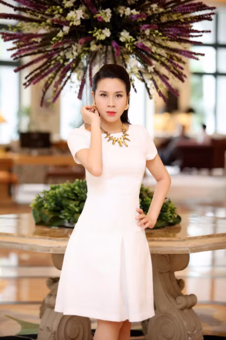 Luu Huong Giang tai xuat quyen ru sau 2 thang sinh con - Anh 2