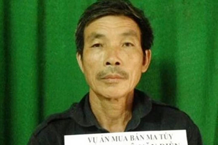 63 tuổi vẫn mang súng tự chế đi bán heroin