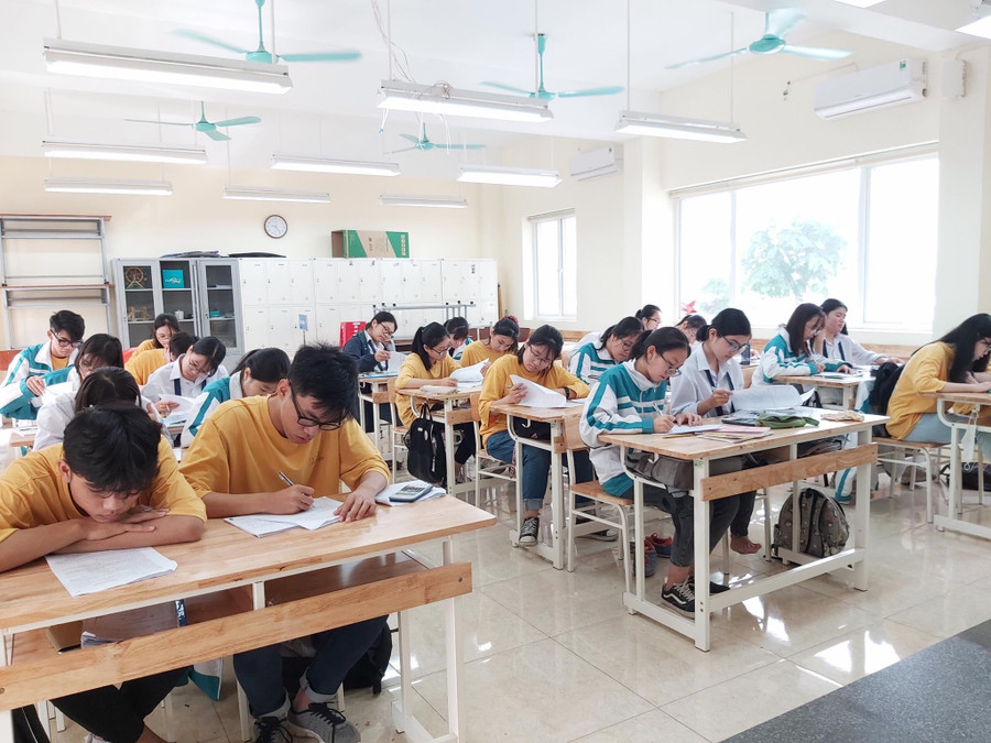 Học sinh Trường THPT chuyên Lương Văn Tụy (Ninh Bình). Ảnh: Đức Hạnh Học sinh Trường THPT chuyên Lương Văn Tụy (Ninh Bình). Ảnh: Đức Hạnh