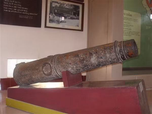 Súng thần công thời Tây Sơn.
