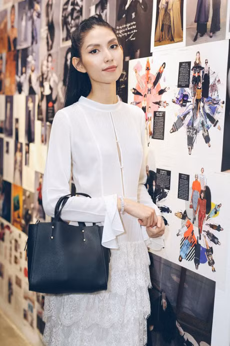 Hua Vi Van tre trung va dien trai o tuoi U40 - Anh 10