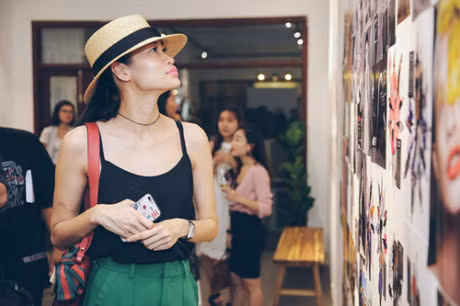 Hua Vi Van tre trung va dien trai o tuoi U40 - Anh 6