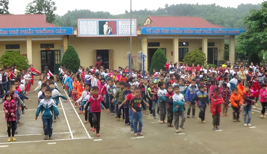 Hoạt động tập thể trong giờ ra chơi giữa giờ học