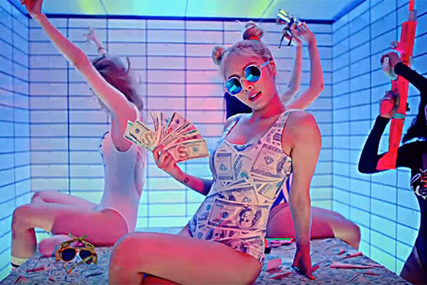 than-tuong-han-an-gian-tuoi-voi-kieu-toc-natra-xi-tin-3