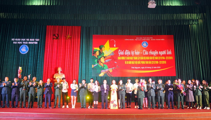 Màn giao lưu của các cựu chiến binh với cán bộ, giảng viên Đại học Thái Nguyên