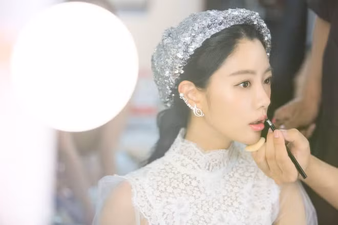 Clara - bieu tuong goi cam thanh nang dau ty phu hinh anh 13 9_2.jpg