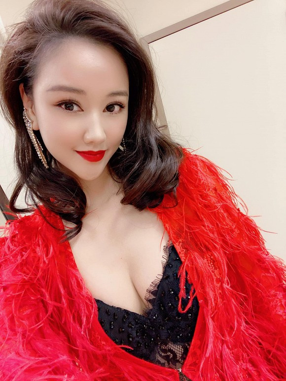 8388230226087573793591674202040215352639488o-ngoisao.vn-w1536-h2048 22 ca sĩ Maya, sao Việt