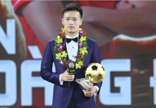 Hoàng Đức đoạt danh hiệu Quả bóng Vàng thứ 2 trong sự nghiệp.