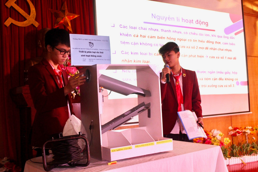 Tự tin thuyết trình ý tưởng. Ảnh: Thạch Thảo. Tự tin thuyết trình ý tưởng. Ảnh: Thạch Thảo.