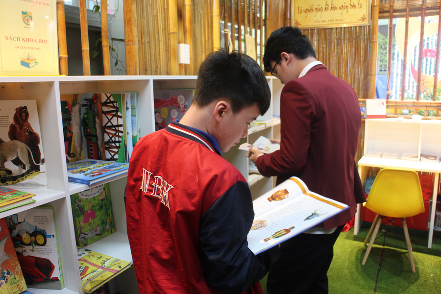 Mỗi tháng "Thư quán" được đầu tư 3 triệu mua sách mới. Ảnh: ThanhThảo