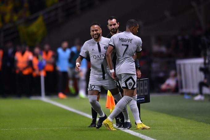 Neymar chỉ được tung vào sân thay Mbappe ở giữa hiệp hai trận PSG thắng Toulouse 3-0 tại Ligue 1. Neymar chỉ được tung vào sân thay Mbappe ở giữa hiệp hai trận PSG thắng Toulouse 3-0 tại Ligue 1.
