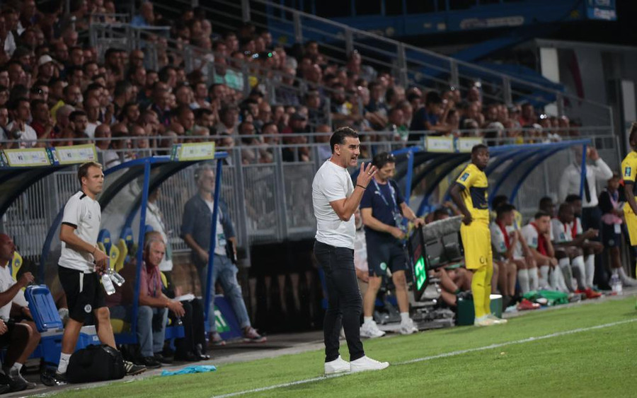 Huấn luyện viên Didier Tholot không sử dụng Quang Hải trong trận hòa St-Etienne 2-2. Huấn luyện viên Didier Tholot không sử dụng Quang Hải trong trận hòa St-Etienne 2-2.